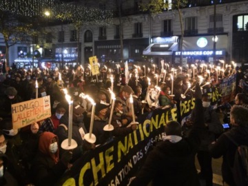 Διαδηλώσεις μεταναστών στη Γαλλία: &quot;Κάνουμε όλη τη δουλειά εν μέσω της πανδημίας. Νομιμοποιήστε μας&quot;