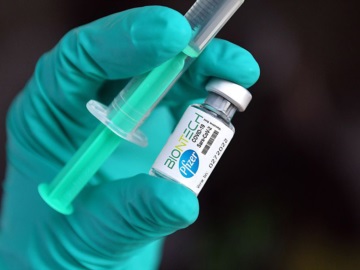 Φέρνει το εμβόλιο πολίτες δύο ταχυτήτων; - Άρθρο του Κώστα Αργυρού