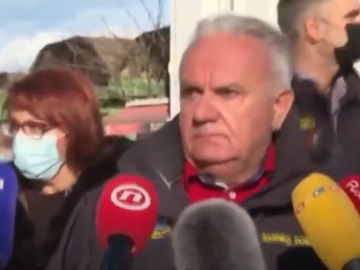 Σοκαριστικό βίντεο από τον σεισμό στην Κροατία - Σείεται το έδαφος την ώρα που ο δήμαρχος μιλά στις κάμερες (βίντεο) 
