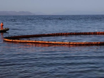 Αντιμετωπίστηκε η ρύπανση από πετρελαιοειδή, που προκλήθηκε στη θαλάσσια περιοχή Προβλήτα ΙΙ στο ΣΕΠ στο Κερατσίνι