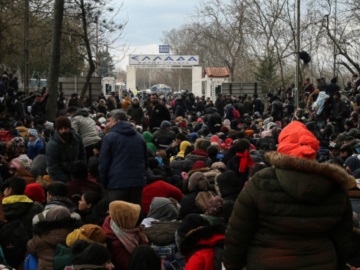 «Ασφυκτικό» το κλίμα στον Εβρο: 9.972 μετανάστες επιχείρησαν να μπουν στην Ελλάδα σε μια μέρα 