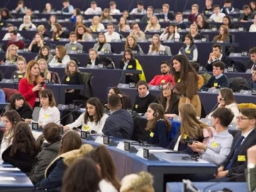 Δύο μαθήτριες από τις Σπέτσες στο Ευρωπαϊκό Κοινοβούλιο