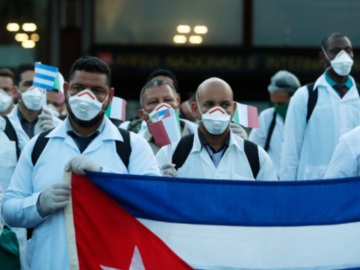 Κορωνοϊός: 35 γιατροί και 15 νοσοκόμες από την Κούβα πήγαν στην Ιταλία να βοηθήσουν -«Μόνο ο έμπολα ήταν χειρότερος» 