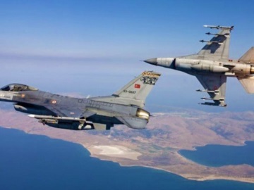 Ακραία πρόκληση των τουρκικών F-16 ανήμερα της 25ης Μαρτίου: Πέταξαν 10 φορές πάνω από ελληνικά νησιά