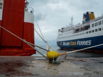 Σε ισχύ απαγορευτικό απόπλου από το λιμάνι του Πειραιά -Τα 9 μποφόρ φτάνουν οι άνεμοι στο Αιγαίο -Κανονικά τα δρομολόγια για Αργοσαρωνικό