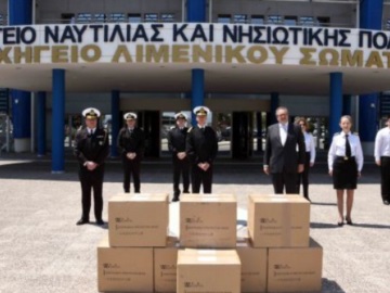 Δωρεά από τη ναυτιλιακή &quot;Contships Management Inc&quot; του Νικόλα Πατέρα : 25.000 μάσκες για τις ανάγκες του υπουργείου Ναυτιλίας και του Λιμενικού Σώματος