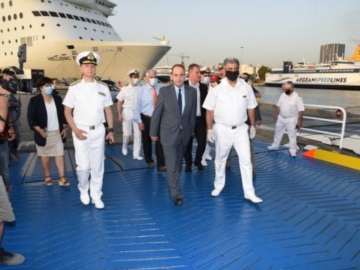 Υπουργός-Αρχηγός ΛΣ στο λιμάνι του Πειραιά για επιθεώρηση της εφαρμογής των υγειονομικών πρωτοκόλλων στις ακτοπλοϊκές γραμμές της Κρήτης