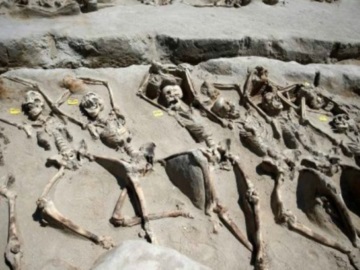 Οι “Δεσμώτες του Φαλήρου”: Αρχαιολογική “Disneyland”;  
