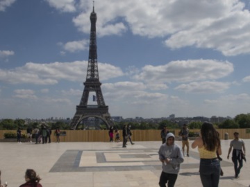 Κορωνοϊός: Η Γαλλία συνιστά στους πολίτες της να μην ταξιδέψουν το καλοκαίρι στο εξωτερικό