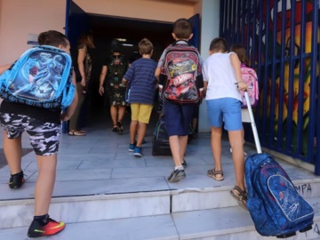 Επιστροφή στα θρανία για τους μαθητές του δημοτικού - Ανοίγουν νηπιαγωγεία και παιδικοί σταθμοί 