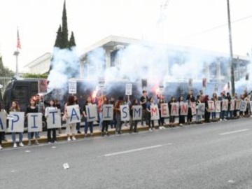 KNE: Διαμαρτυρία στην Αμερικανική Πρεσβεία ενάντια στη βαρβαρότητα και την καταστολή στις ΗΠΑ