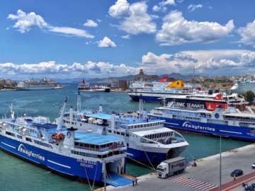 Ομαλά διεξάγεται η αναχώρηση ταξιδιωτών από τo λιμάνι Πειραιά για το τριήμερο του Αγίου Πνεύματος