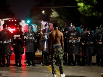 ΗΠΑ: Νέες διαδηλώσεις αναμένονται σήμερα κατά του ρατσισμού - Καθημερινά τα περιστατικά αστυνομικής βίας