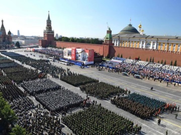 Η αναβληθείσα παρέλαση για την Ημέρα της Νίκης στη Μόσχα - Πούτιν: Ο σοβιετικός λαός έσωσε τον κόσμο από τον φασισμό  