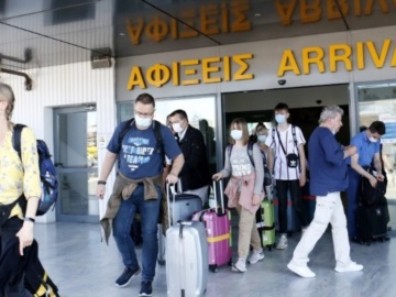 Άνοιξαν οι πύλες της χώρας - 235 διεθνείς πτήσεις υποδέχεται σήμερα η Ελλάδα