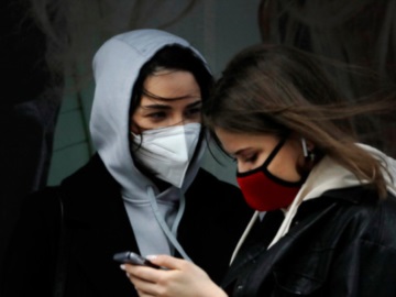 Κορωνοϊός: Το Μαξίμου θέλει να φρενάρει τα κρούσματα, πού θα γίνει υποχρεωτική η μάσκα 