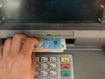 Κορονοϊός: Μέτρα από τις τράπεζες - Ποιες συναλλαγές δεν θα γίνονται στα καταστήματα από αύριο Τρίτη 