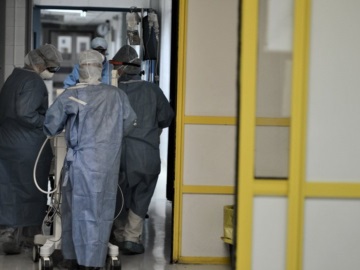 Κρούσματα κορωνοϊού: Μεγάλη η διασπορά - 51 νέες νοσηλείες σε λίγες ώρες