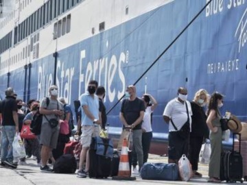 Συναγερμός στο λιμάνι του Πειραιά - Σε απομόνωση οι 3 ταξιδιώτες που γύρισαν από Πάτμο