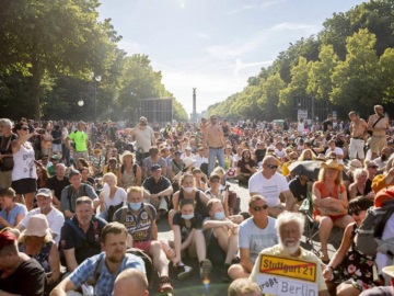Το Βερολίνο απαγορεύει διαδηλώσεις των «αρνητών» - Ρεπορτάζ του Κώστα Αργυρού
