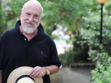 O Διονύσης Σαββόπουλος «αναβιώνει» το Woodstock, στον Κήπο του Μεγάρου Μουσικής