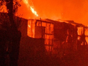 Νέα φωτιά στη Μόρια! Καίγονται σκηνές, τρέχουν να σωθούν οικογένειες (βίντεο)