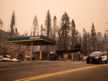 Τρεις νεκροί από την τεράστια πυρκαγιά στην Καλιφόρνια