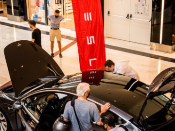 Η Tesla ήρθε στην Ελλάδα: Στο Golden Hall άνοιξε το πρώτο pop up stand -Ποια μοντέλα έχει, πώς κλείνετε test drive