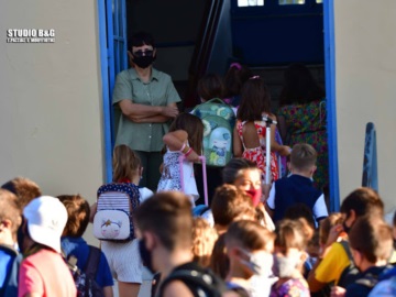 Πρώτο κουδούνι με μάσκες και κανόνες για τον κορωνοϊό - Φωτογραφίες από σχολεία της Αργολίδας