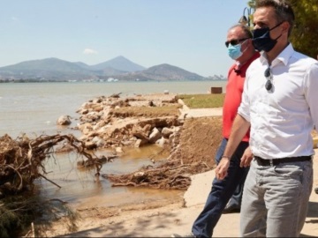 Επίσκεψη του πρωθυπουργού στις πληγείσες περιοχές στην Καρδίτσα