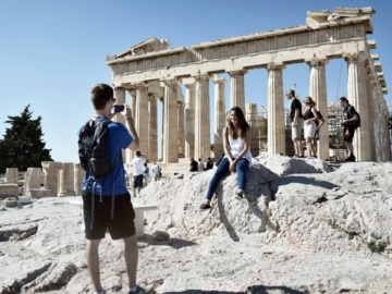 ΙΝΣΕΤΕ: H συμβολή του τουρισμού στην ελληνική οικονομία και την απασχόληση το 2019