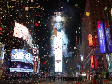 Κορωνοϊός: Ο πλανήτης γιόρτασε ήσυχα την έλευση του νέου έτους