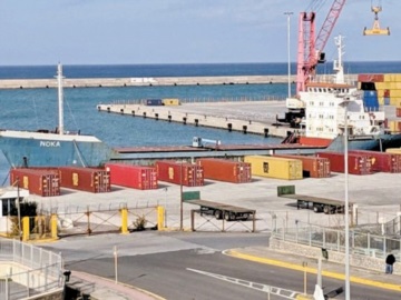 Το ναρκο-πλοίο απειλεί με οικολογική καταστροφή το λιμάνι του Ηρακλείου