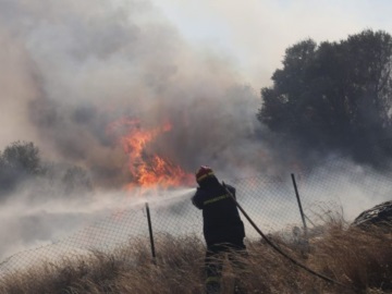 Συναγερμός στην Πυροσβεστική – Μεγάλη φωτιά στη Ναυπακτία