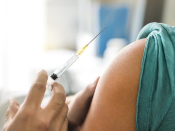  Εμβόλιο – Μονόδρομος η τρίτη δόση για όλους – Πότε θα σταματήσει το «ελευθέρας» σε μαγαζιά και εστίαση για εμβολιασμένους