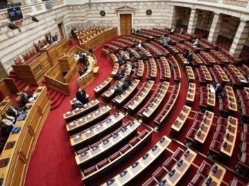 Ψηφίζεται στη Βουλή η πρόταση ΣΥΡΙΖΑ για &quot;λίστες Πέτσα&quot; και κατευθυνόμενες δημοσκοπήσεις