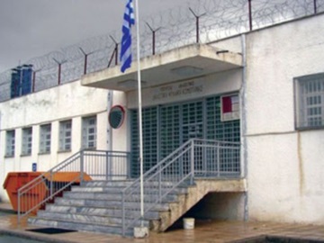 Αναστάτωση στις φυλακές Κορίνθου όπου κρατούμενοι άναψαν φωτιές