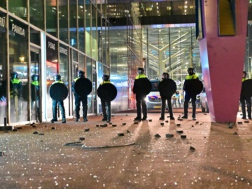 Lockdown στην Ολλανδία: Τι μέτρα ισχύουν - Διαδηλώσεις και επεισόδια στη Χάγη 