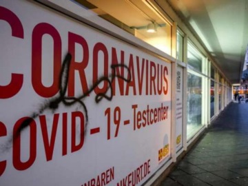 Η Ευρώπη αντιμέτωπη με την αύξηση των κρουσμάτων και τη διστακτικότητα των πολιτών για τα εμβόλια