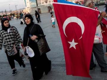 Στο χείλος της αβύσσου η τουρκική οικονομία