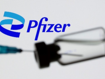 Pfizer – Μήνυση σε εργαζόμενη που «έκλεψε μυστικά για το εμβόλιο»