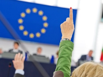 Το Ευρωκοινοβούλιο ψήφισε την άρση της πατέντας του εμβολίου – Καταψήφισαν οι ευρωβουλευτές της ΝΔ