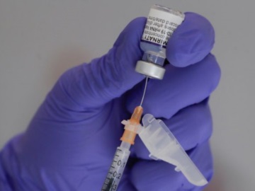 Παραλλαγή Όμικρον – Ξεκινά να φτιάχνει εμβόλιο η BioNTech