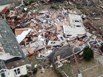 ΗΠΑ: Ο αριθμός των νεκρών αναμένεται να ξεπεράσει τους 100 - Εικόνες απόλυτης καταστροφής στο Κεντάκι