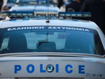 Θεσσαλονίκη: Αστυνομικοί απέτρεψαν μια ακόμη γυναικοκτονία – Είχε το μαχαίρι στο λαιμό της