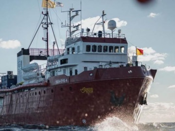 Μεσόγειος: Δύο πλοία με 300 διασωθέντες μετανάστες αναζητούν ασφαλές λιμάνι