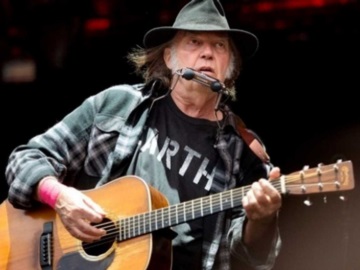 Neil Young: Στη δημοσιότητα ακυκλοφόρητο άλμπουμ του θρυλικού ρόκερ