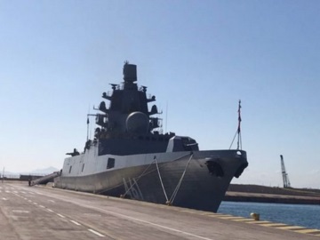 Η ρωσική φρεγάτα «Ναύαρχος Κασατόνοβ» στο λιμάνι του Πειραιά