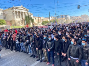 Σε εξέλιξη τα πανεκπαιδευτικά συλλαλητήρια - Ένταση σε Αθήνα και Θεσσαλονίκη