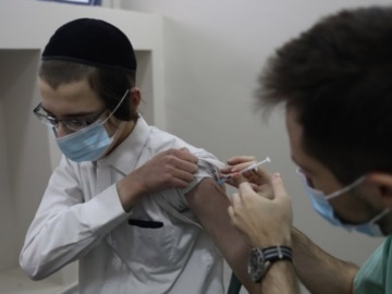 Ηλ. Μόσιαλος: Εξαιρετικά νέα από τους μαζικούς εμβολιασμούς στο Ισραήλ